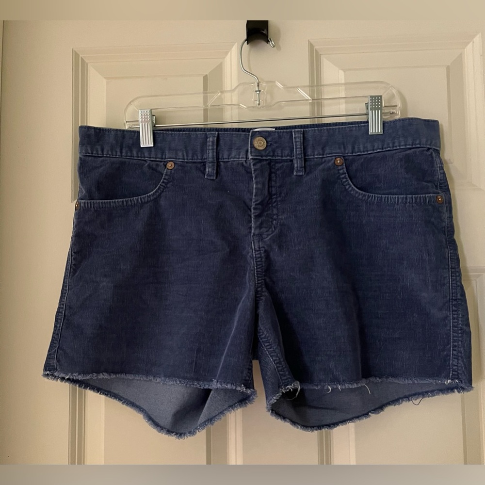 GAP Women's Super Soft Corduroy Shorts w/ Raw
Edge Hem Size 12-blue